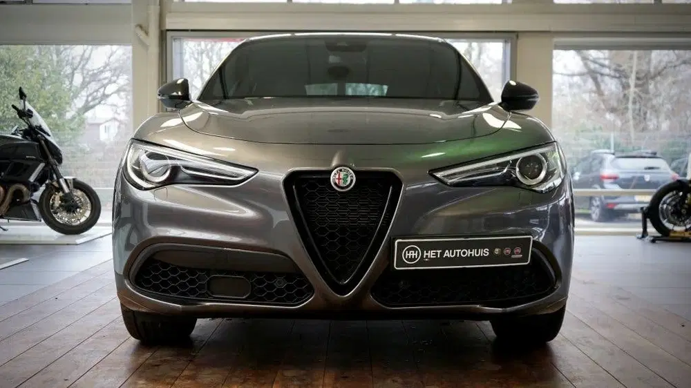 Alfa Romeo Stelvio 2.0 T AWD Veloce Lederen interieur delen uit 2021, foto 2