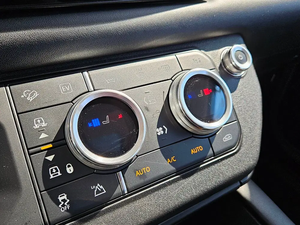 Land Rover Defender 2.0 P400e 110 ACC uit 2021, foto 14