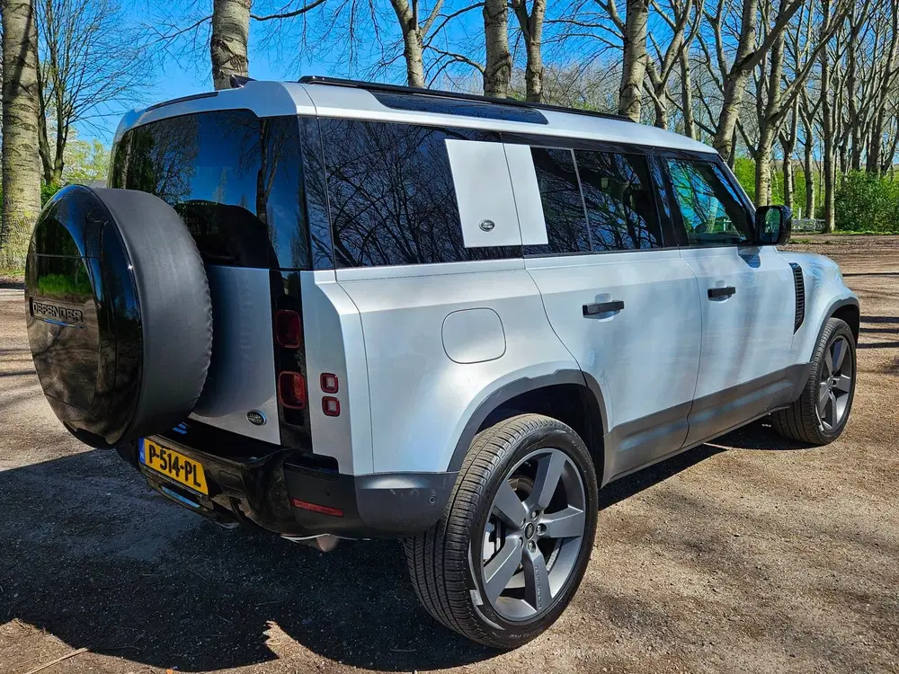 Land Rover Defender 2.0 P400e 110 ACC uit 2021, foto 3