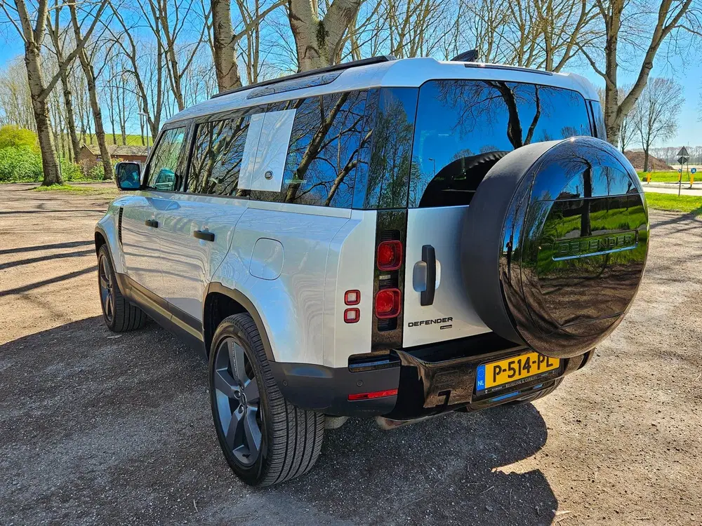 Land Rover Defender 2.0 P400e 110 ACC uit 2021, foto 4