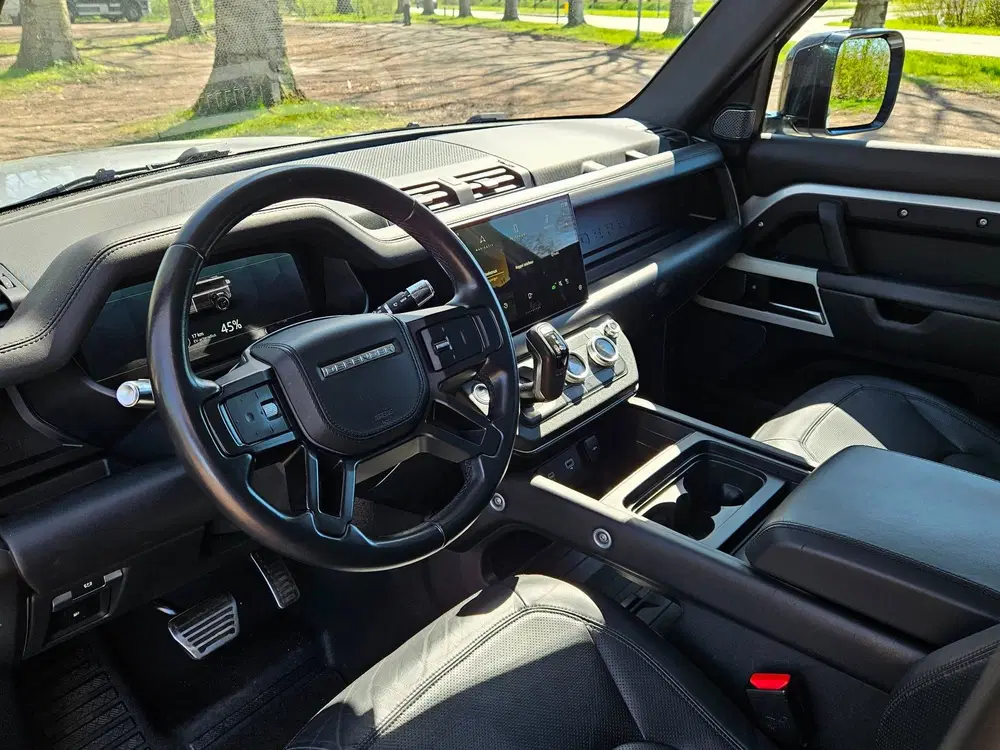 Land Rover Defender 2.0 P400e 110 ACC uit 2021, foto 9