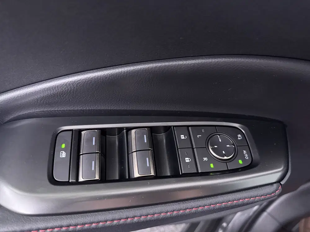 Lexus LBX Emotion 2WD uit 2026, foto 4
