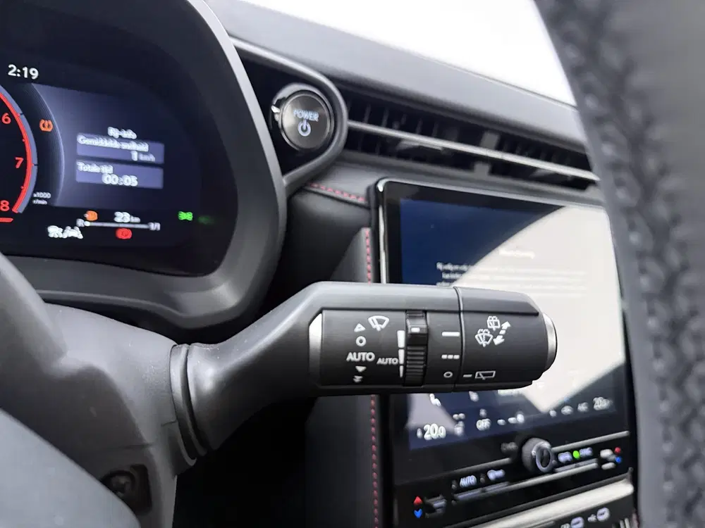 Lexus LBX Emotion 2WD uit 2026, foto 8