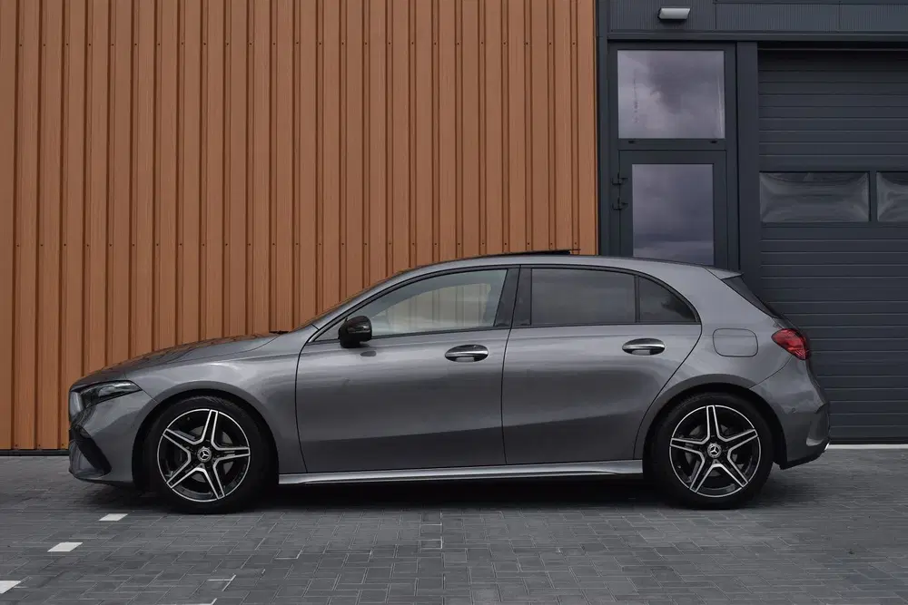Mercedes-Benz A-Klasse 200 AMG Line Pano uit 2023, foto 2