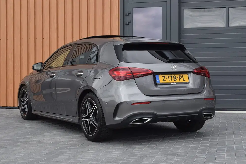 Mercedes-Benz A-Klasse 200 AMG Line Pano uit 2023, foto 3