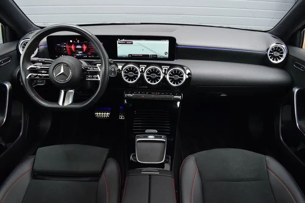 Mercedes-Benz A-Klasse 200 AMG Line Pano uit 2023, foto 8