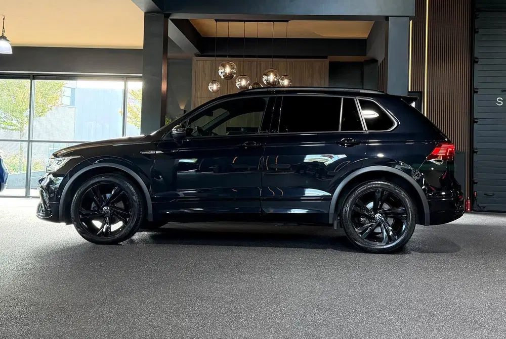 Volkswagen Tiguan 1.5 TSI R-Line Business+ R-Line uit 2021, foto 3