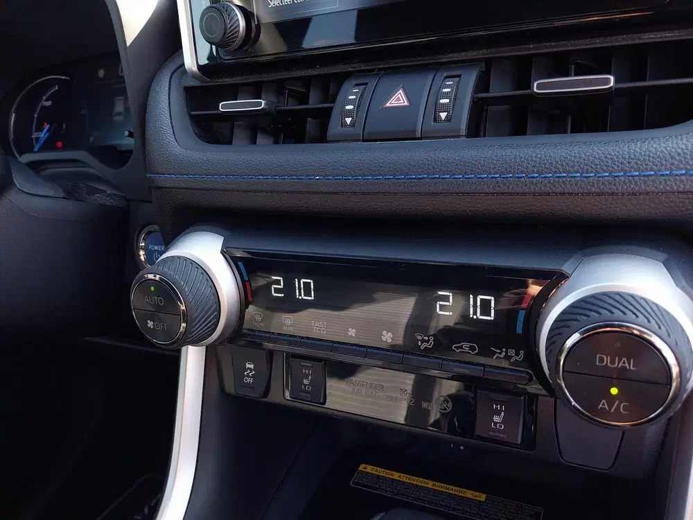 Toyota RAV 4 2.5 Hybrid AWD Bi-Tone ADAPT CRUISE CAMERA uit 2019, foto 14