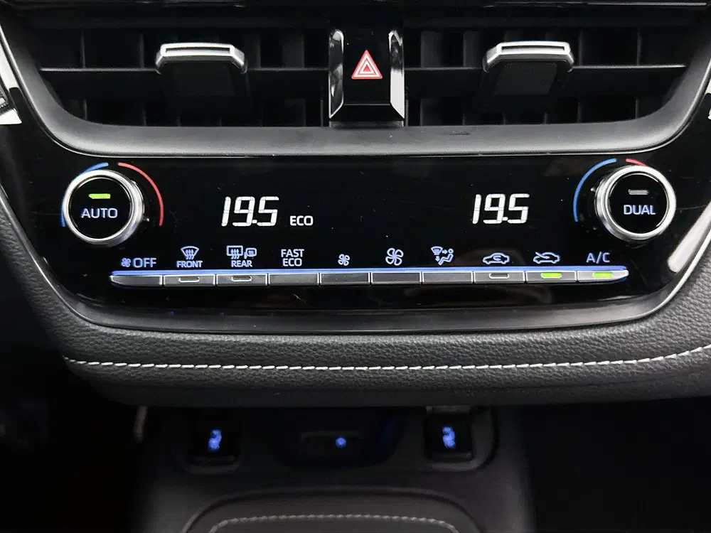 Toyota Corolla 2.0 Hybrid Style Bi-Tone uit 2020, foto 12