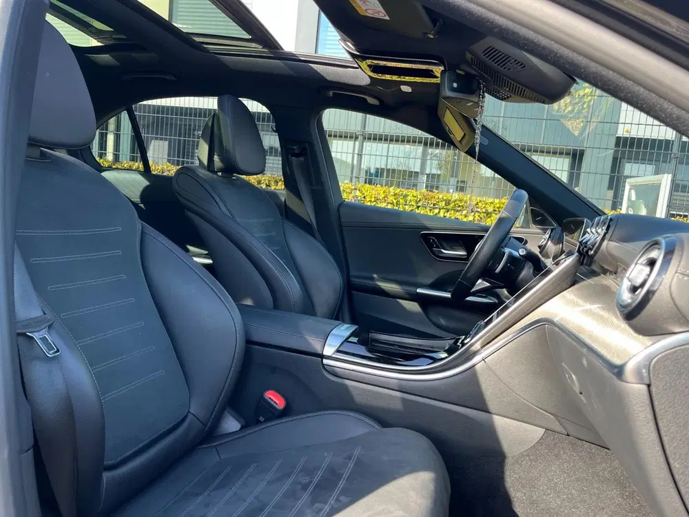Mercedes-Benz C-Klasse 300 AMG Line DISTRONIC Actieve Stuur uit 2021, foto 7