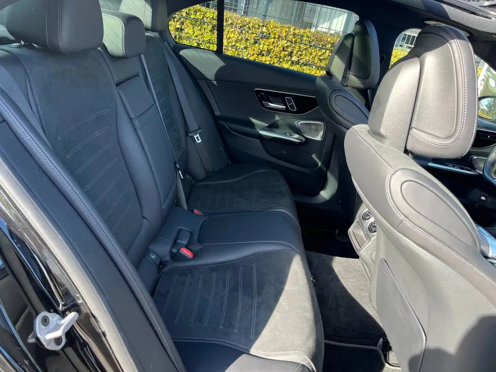 Mercedes-Benz C-Klasse 300 AMG Line DISTRONIC Actieve Stuur uit 2021, foto 9