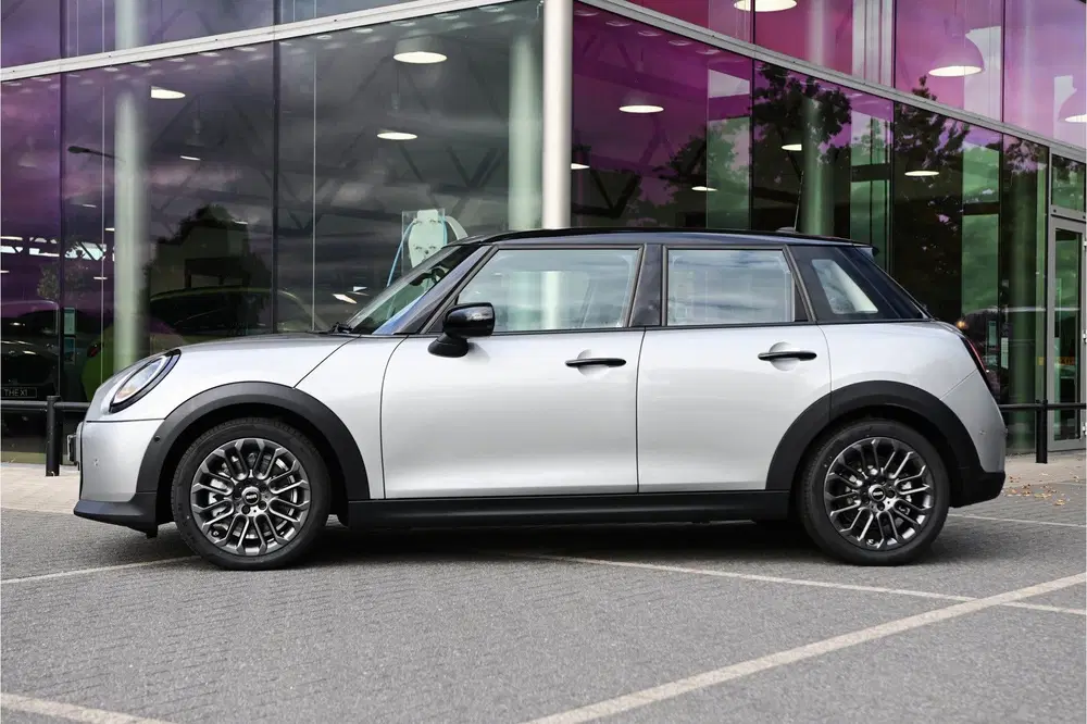Mini Hatchback Cooper C Automaat uit 2025, foto 5