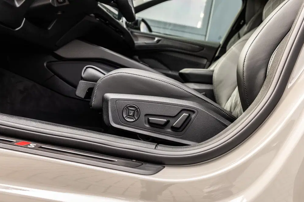 Audi A6 2.0 e-hybrid 367pk quattro S edition Compe uit 2026, foto 15