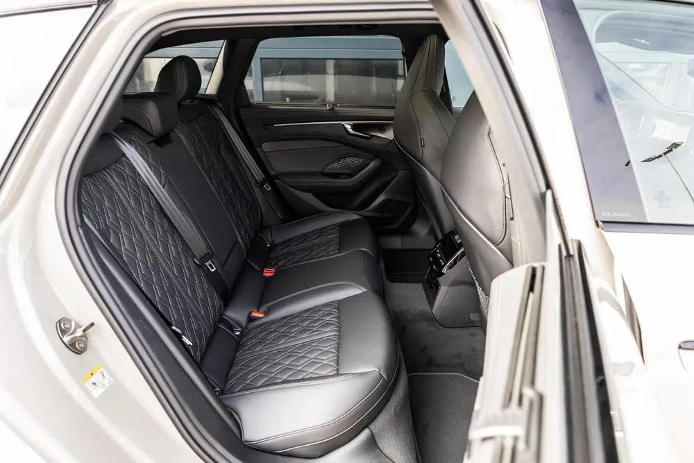 Audi A6 2.0 e-hybrid 367pk quattro S edition Compe uit 2026, foto 6