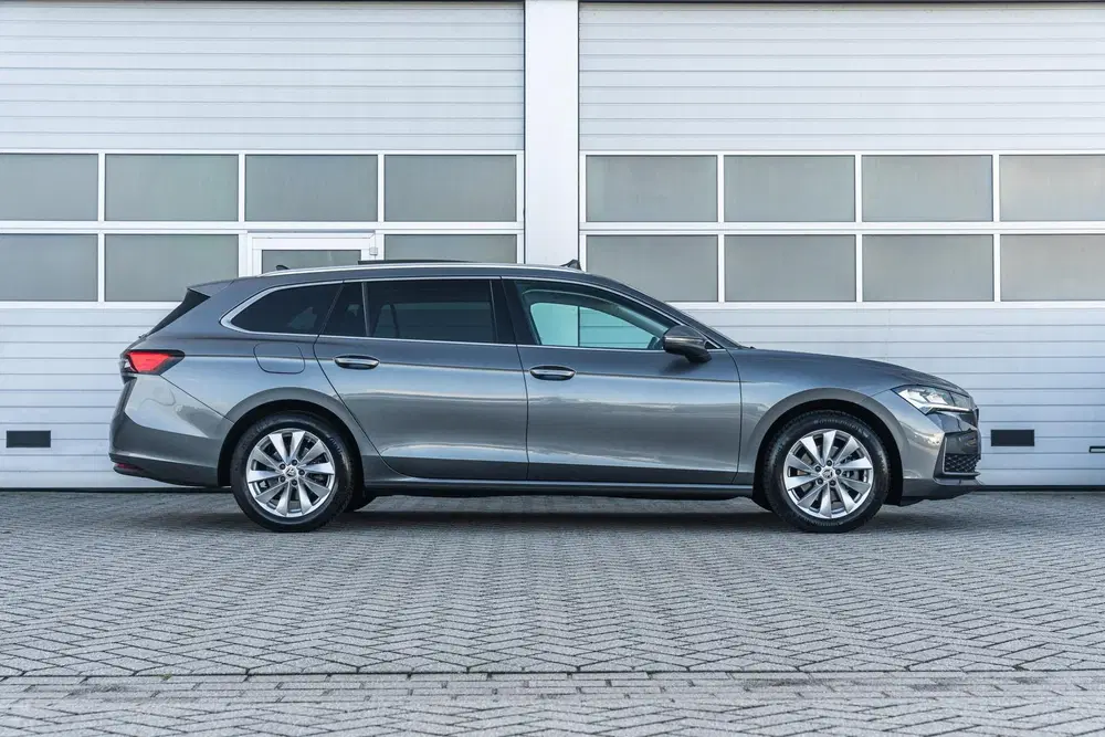Skoda Superb 1.5 TSI 150pk DSG MHEV First Edition uit 2024, foto 3