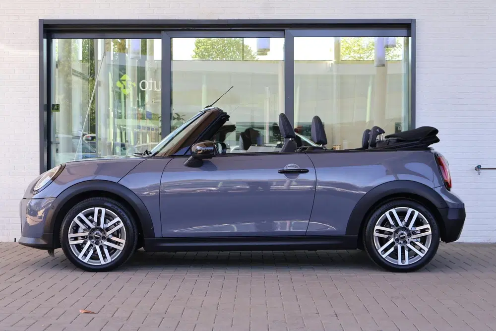 Mini Cabrio Cooper C uit 2025, foto 5
