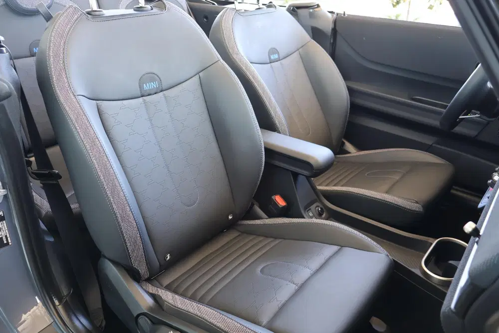 Mini Cabrio Cooper C uit 2025, foto 8