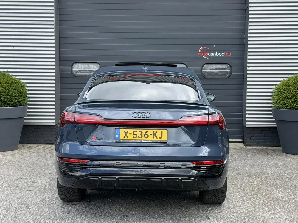 Audi Q8 55 quattro S Edition Competition 11 uit 2023, foto 6