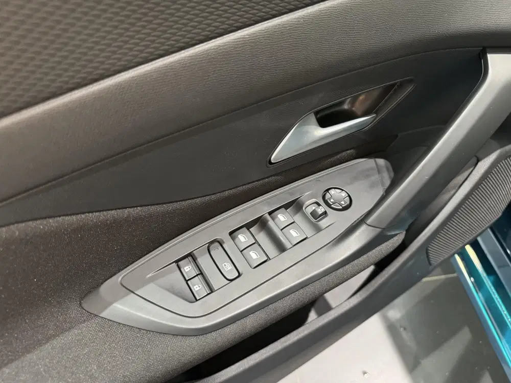 Peugeot 308 1.2 Hybrid 145 e-DCS6 Style uit 2025, foto 15