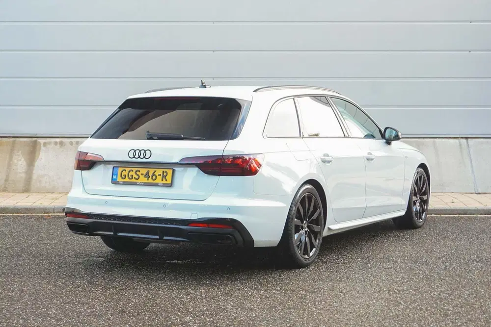Audi A4 40 TFSI 204pk MHEV S edition Competition uit 2024, foto 2