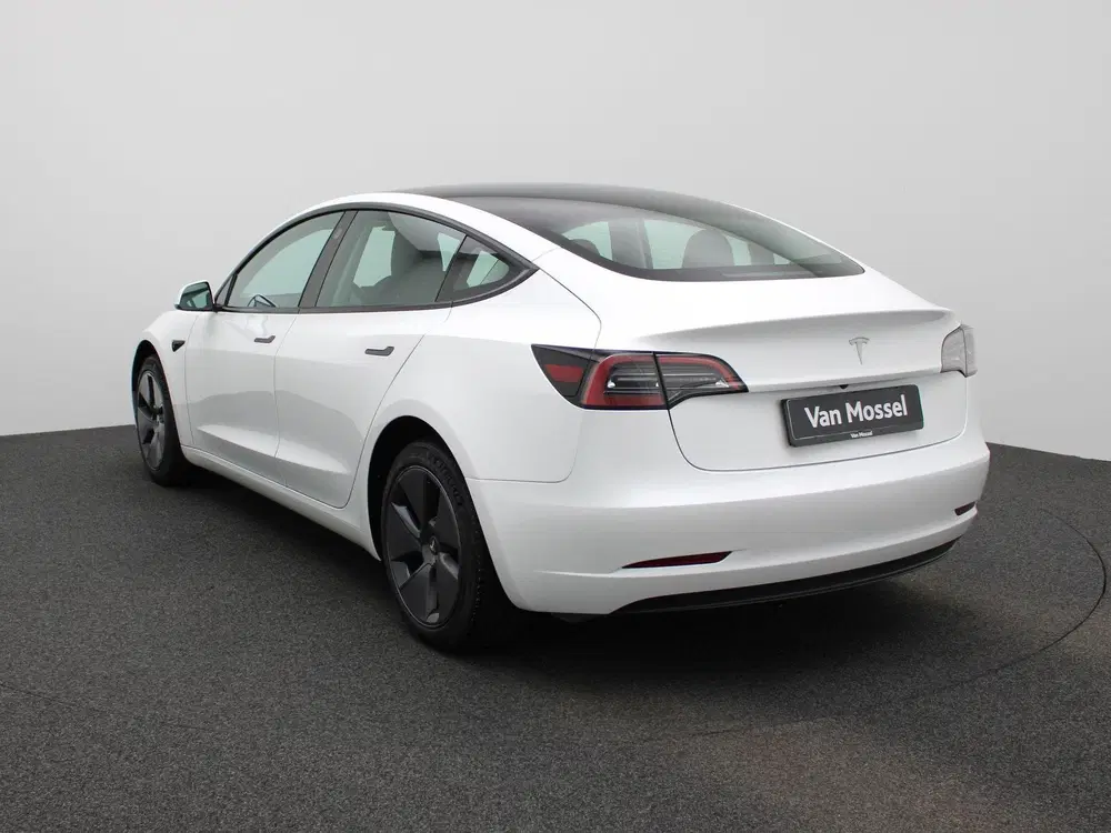 Tesla Model 3 RWD Long Range uit 2023, foto 2