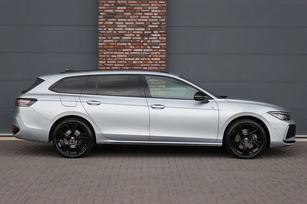 Volkswagen Passat 1.5 eHybrid R-Line Edition uit 2024, foto 11