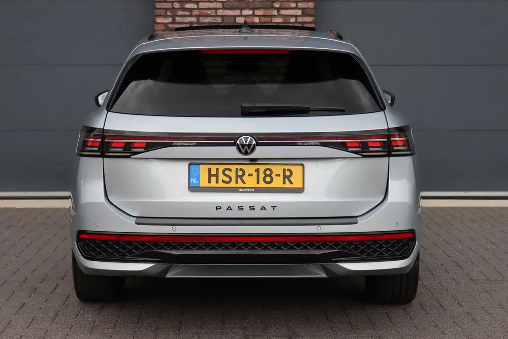Volkswagen Passat 1.5 eHybrid R-Line Edition uit 2024, foto 15