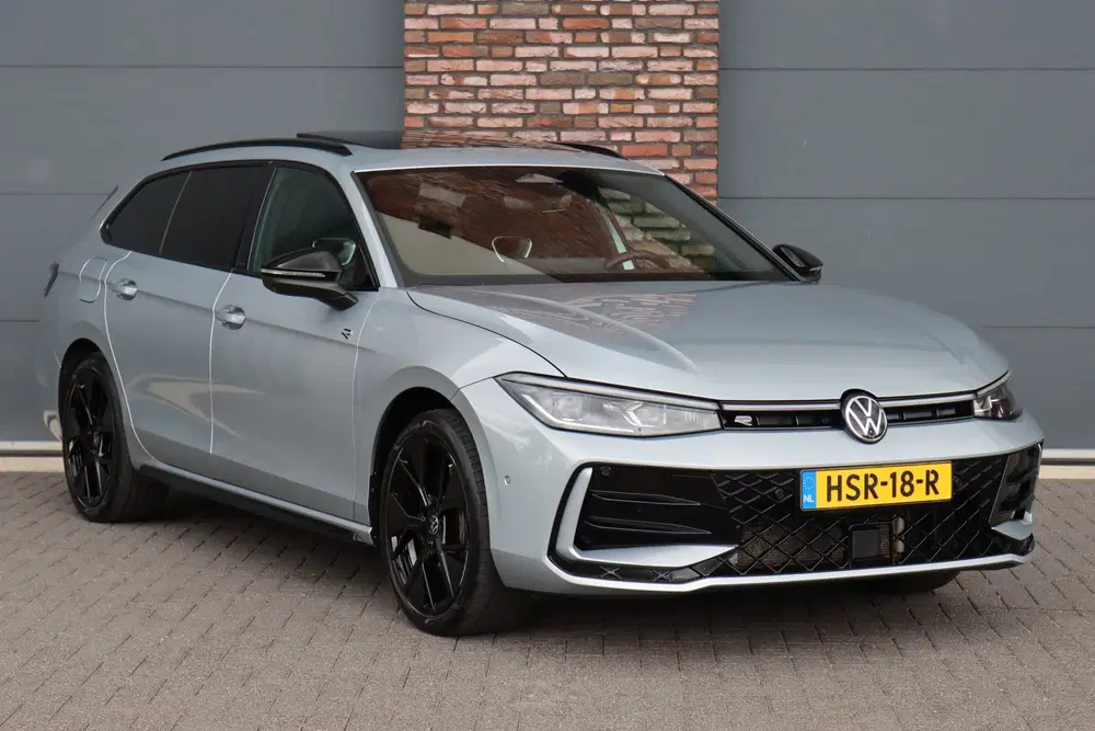Volkswagen Passat 1.5 eHybrid R-Line Edition uit 2024, foto 3