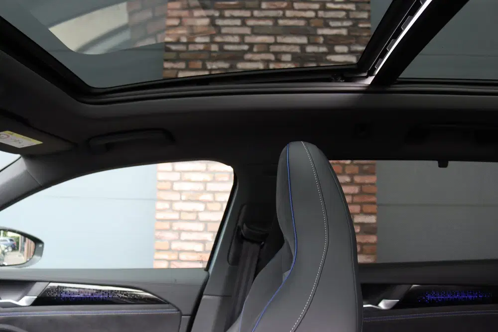 Volkswagen Passat 1.5 eHybrid R-Line Edition uit 2024, foto 4