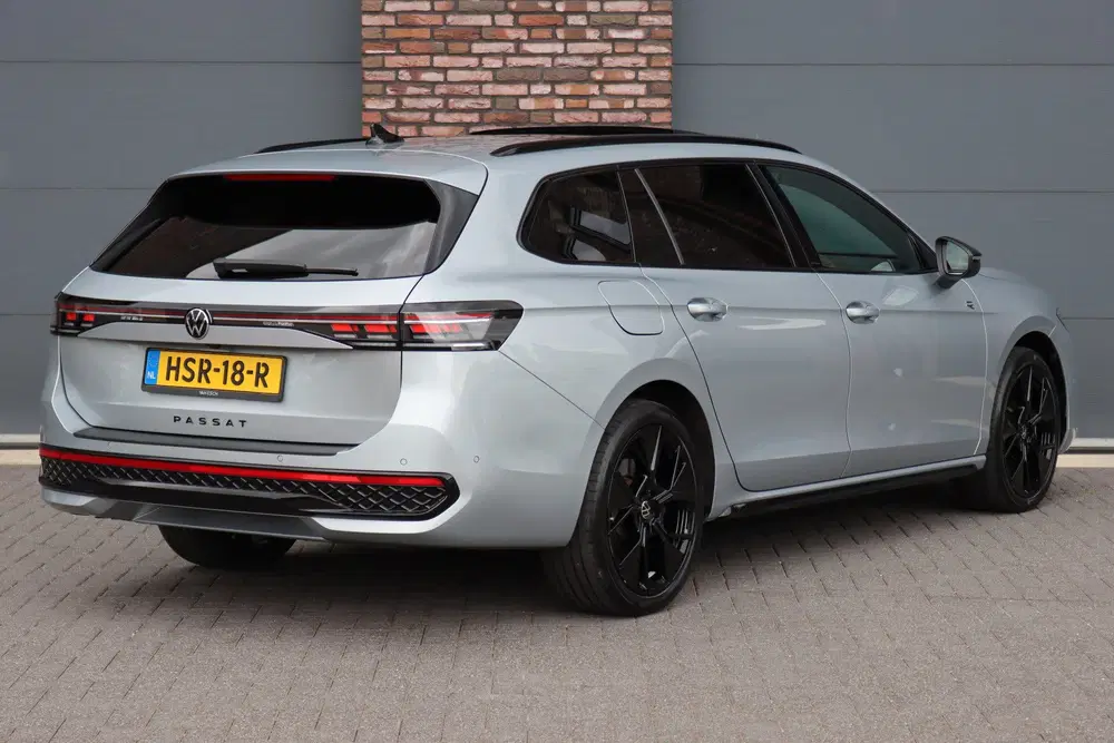 Volkswagen Passat 1.5 eHybrid R-Line Edition uit 2024, foto 7