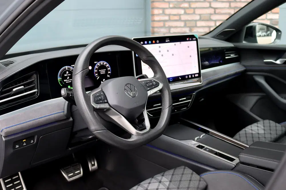 Volkswagen Passat 1.5 eHybrid R-Line Edition uit 2024, foto 8