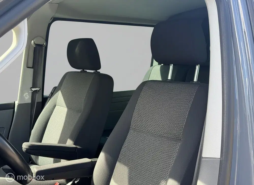 Volkswagen Transporter 2.0 TDI L2H1 30 DC Bulli LED uit 2020, foto 15