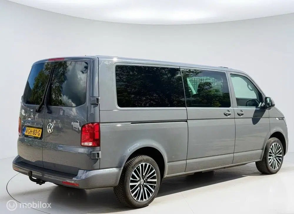 Volkswagen Transporter 2.0 TDI L2H1 30 DC Bulli LED uit 2020, foto 2