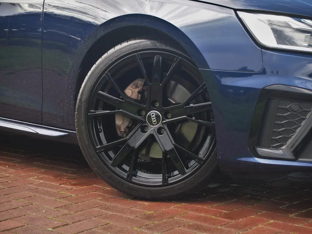 Audi A4 40 TFSI quattro S edition Competition uit 2022, foto 12