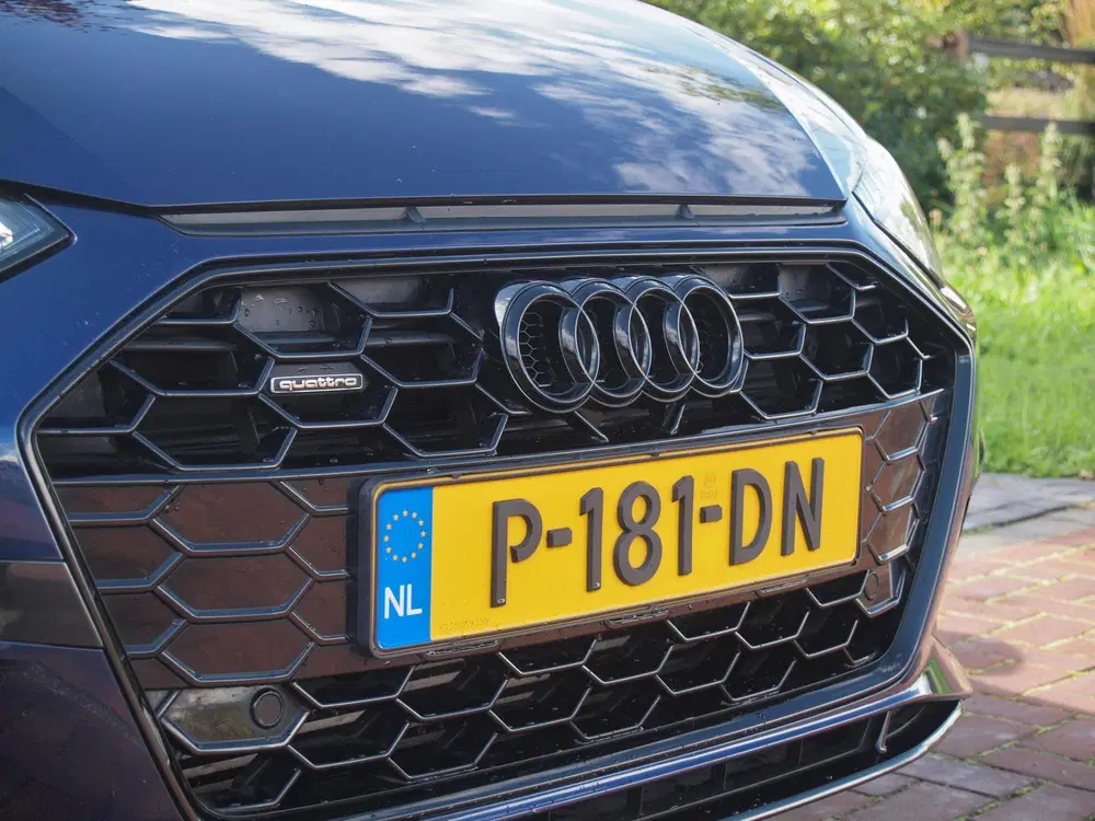 Audi A4 40 TFSI quattro S edition Competition uit 2022, foto 13