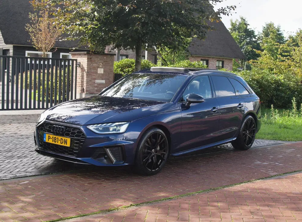 Audi A4 40 TFSI quattro S edition Competition uit 2022, foto 6