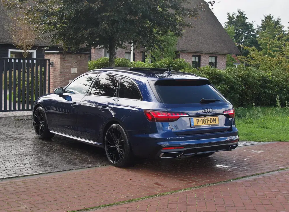 Audi A4 40 TFSI quattro S edition Competition uit 2022, foto 8