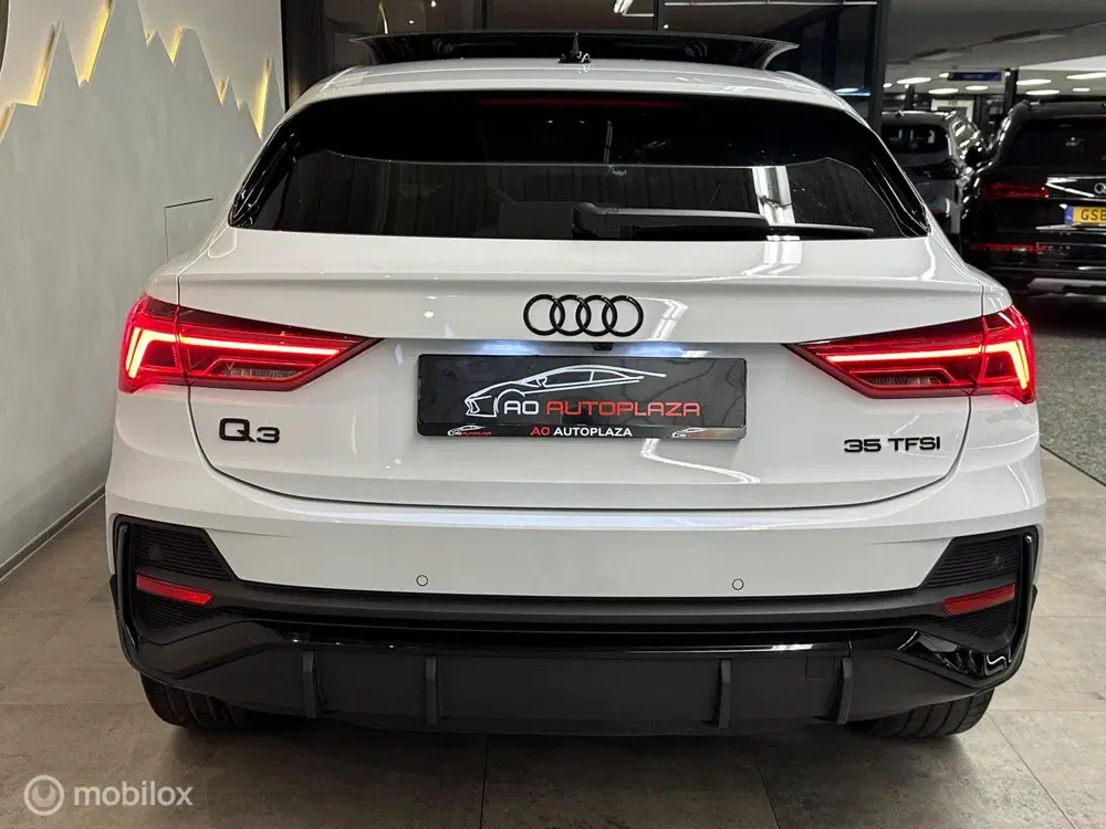 Audi Q3 35 TFSI 3x S-Line Panorama uit 2023, foto 10