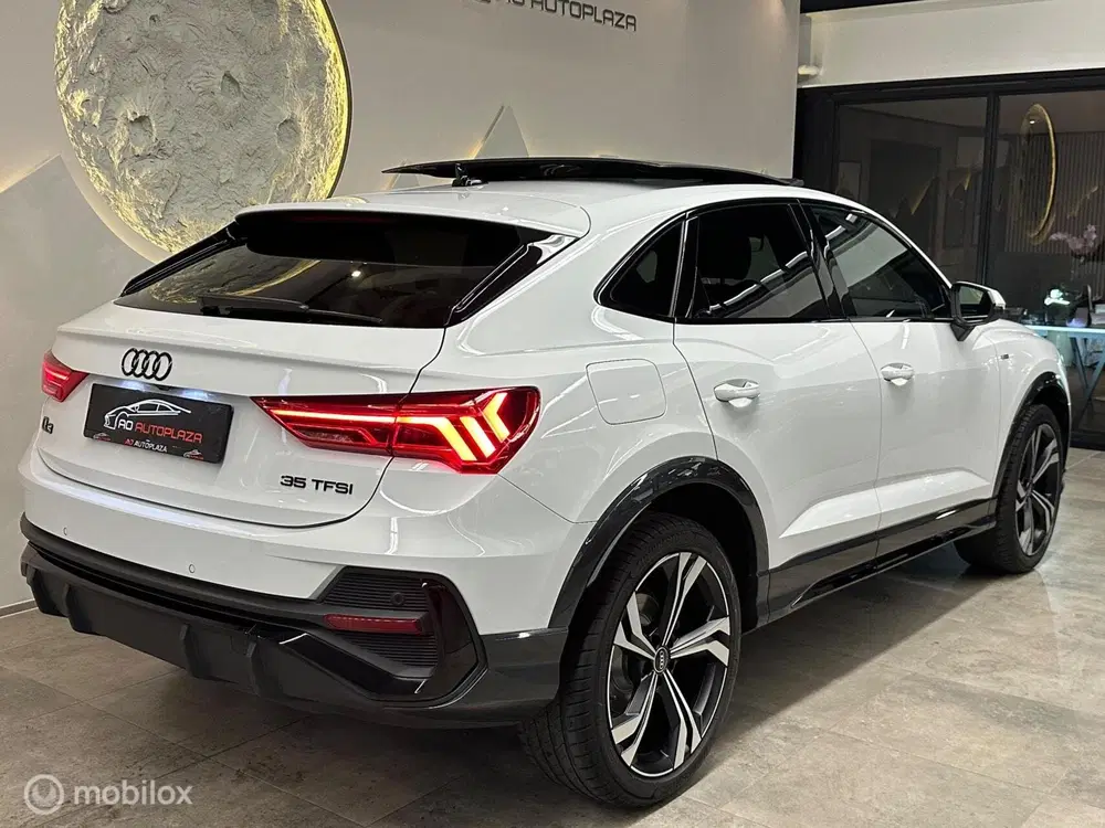 Audi Q3 35 TFSI 3x S-Line Panorama uit 2023, foto 11