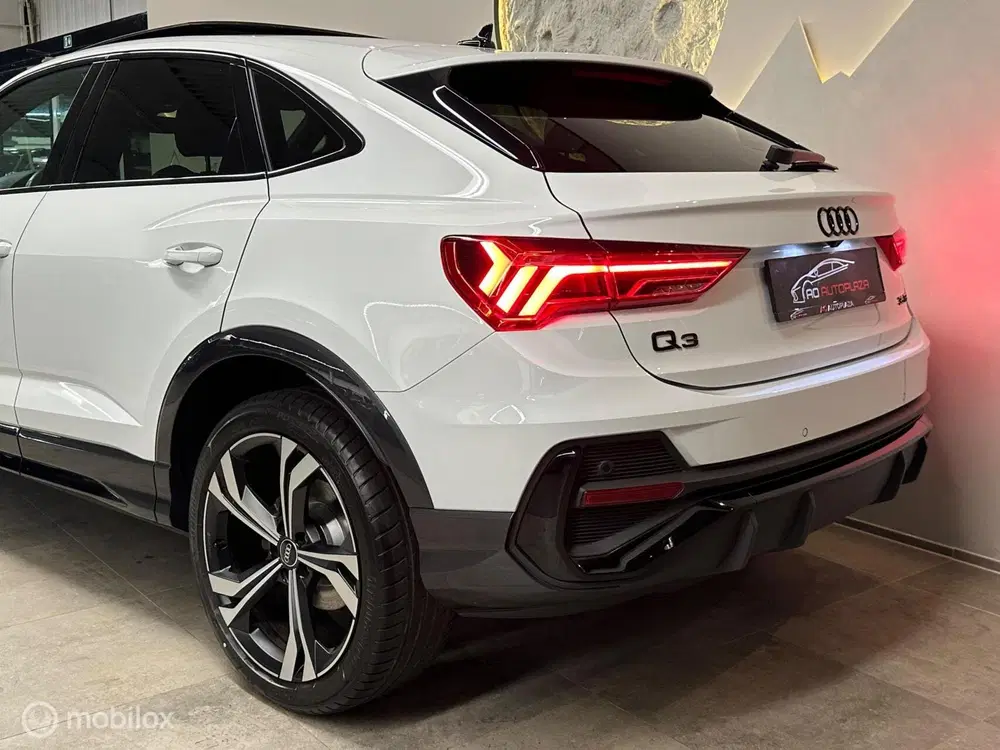Audi Q3 35 TFSI 3x S-Line Panorama uit 2023, foto 15