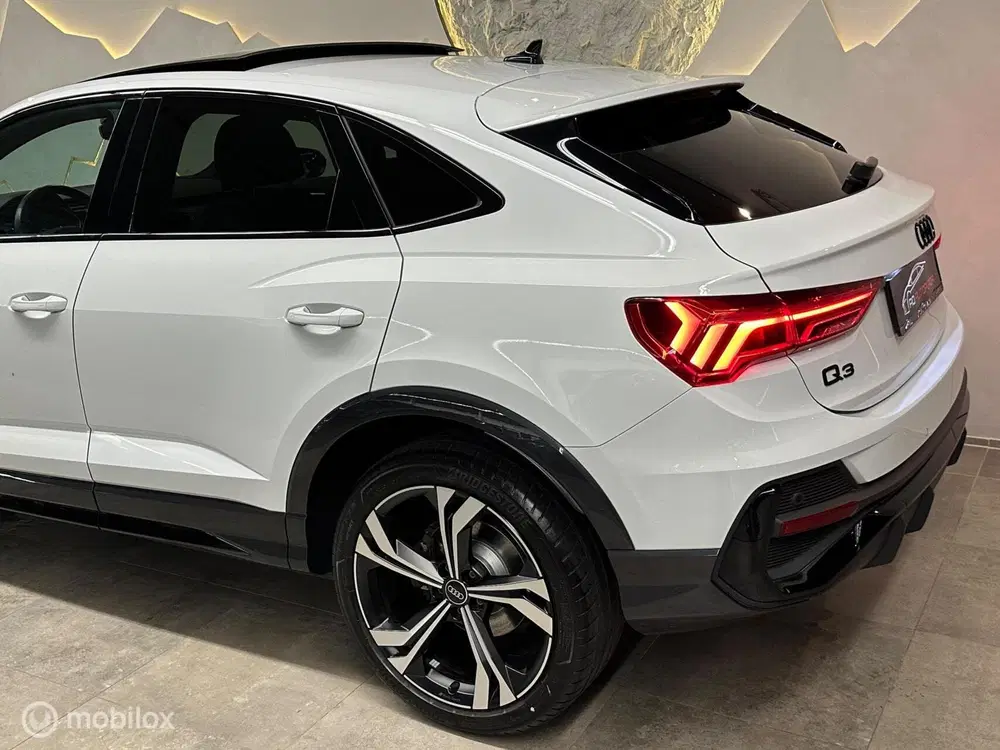 Audi Q3 35 TFSI 3x S-Line Panorama uit 2023, foto 8