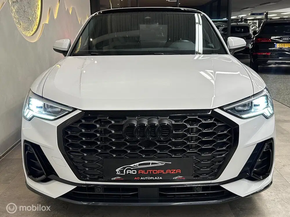 Audi Q3 35 TFSI 3x S-Line Panorama uit 2023, foto 9