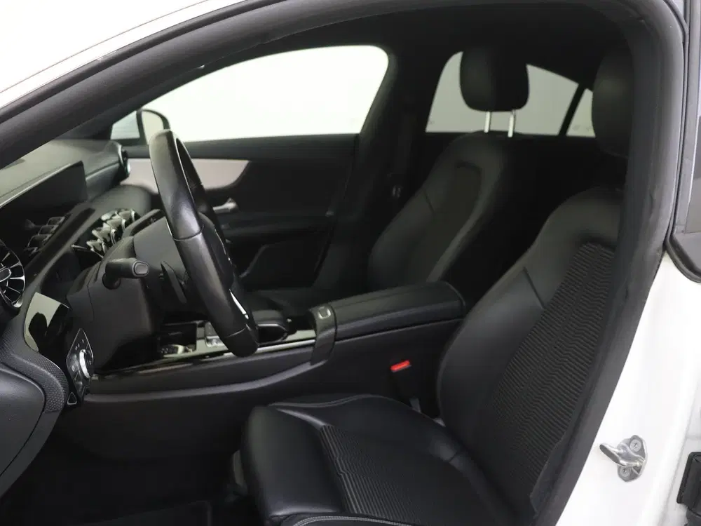 Mercedes-Benz CLA 200 Business Solution uit 2019, foto 15
