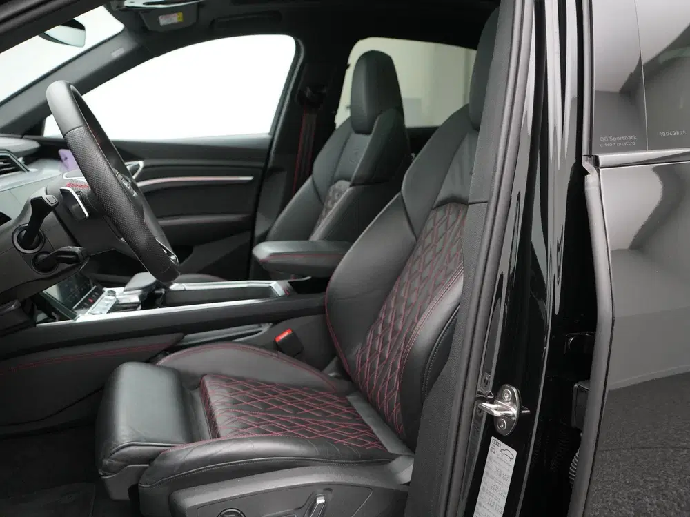 Audi Q8 55 quattro S Edition 408 PK 115 kWh uit 2024, foto 13