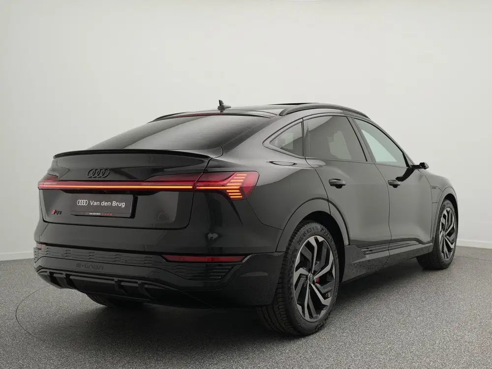 Audi Q8 55 quattro S Edition 408 PK 115 kWh uit 2024, foto 2