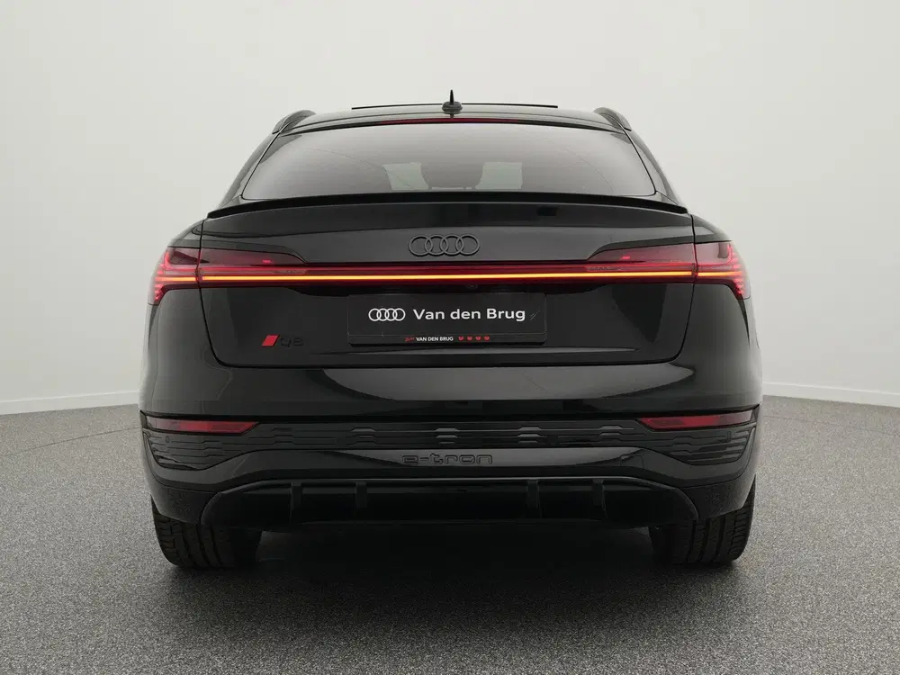 Audi Q8 55 quattro S Edition 408 PK 115 kWh uit 2024, foto 7