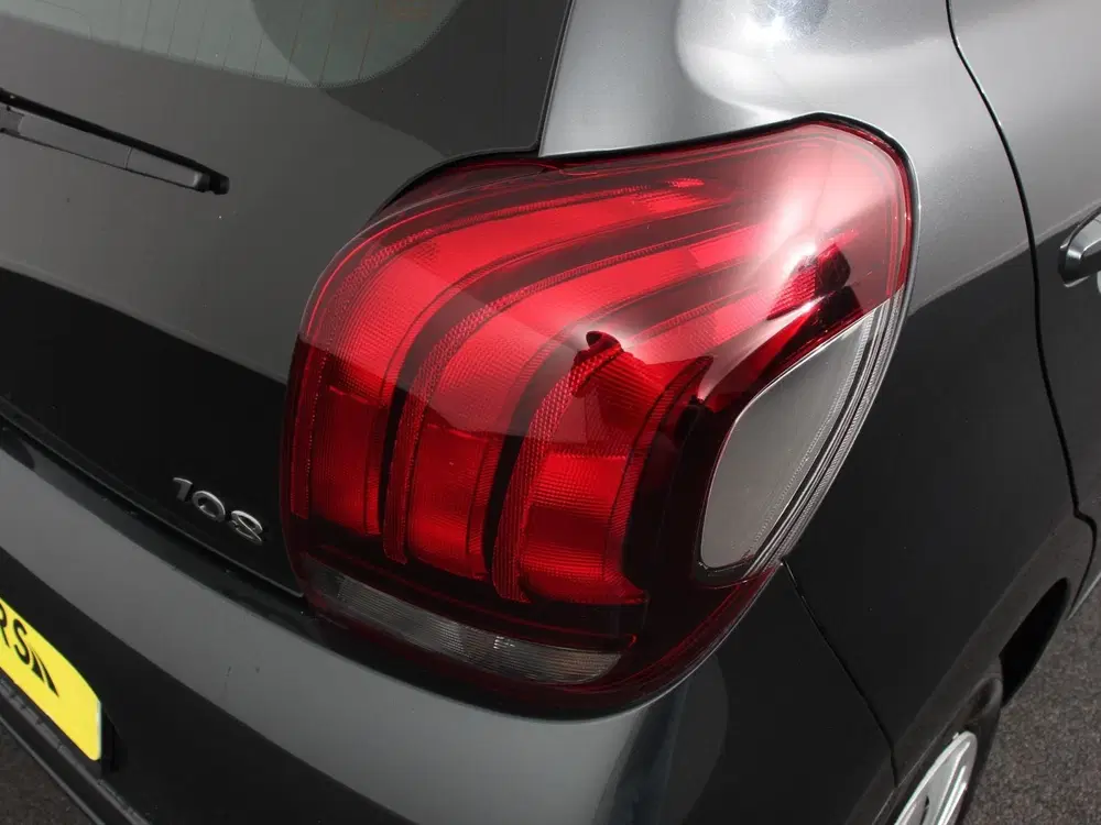 Peugeot 108 1.0 e-VTi Active Airco Bluetooth Led DAB 5 uit 2021, foto 9