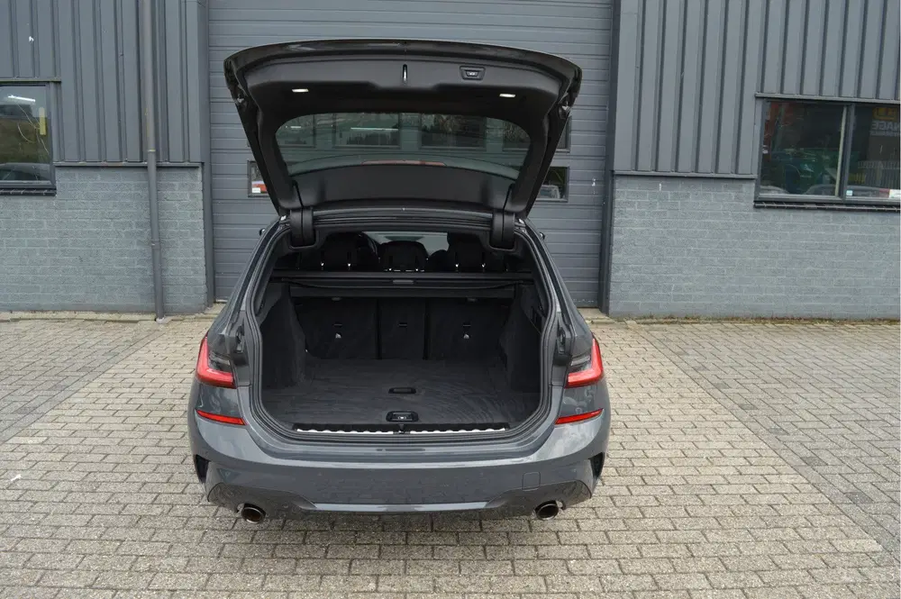BMW 3-serie 3 Serie Touring 320i High Executive Editio uit 2020, foto 11