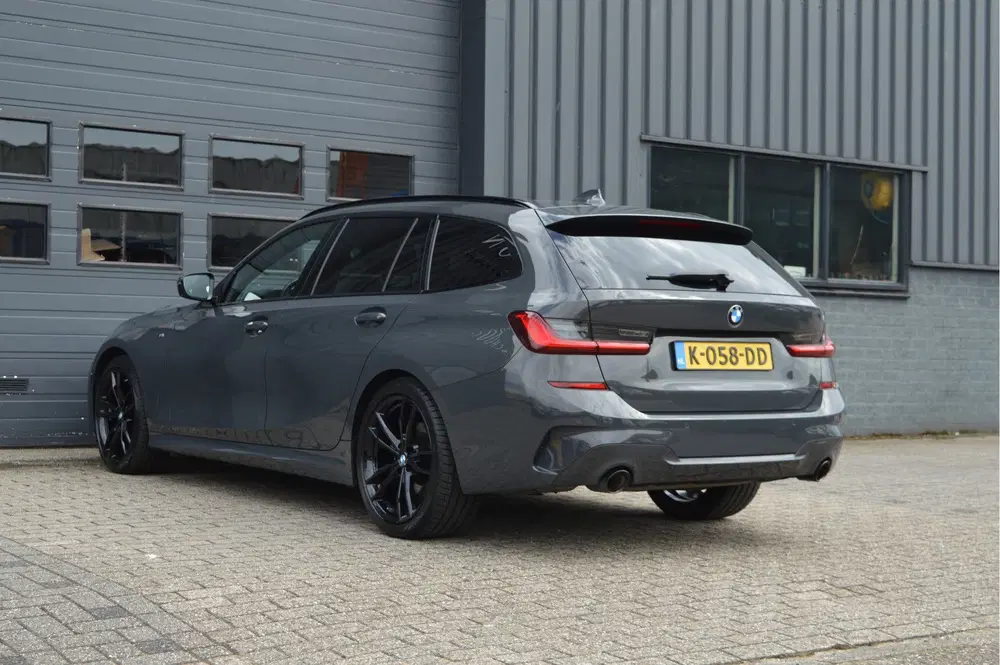 BMW 3-serie 3 Serie Touring 320i High Executive Editio uit 2020, foto 4