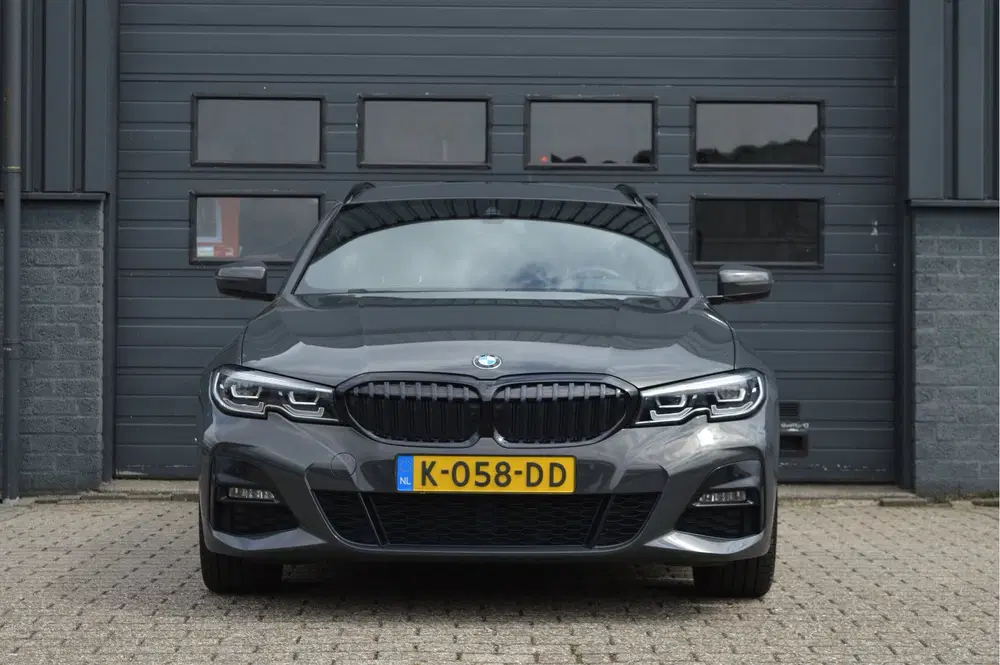 BMW 3-serie 3 Serie Touring 320i High Executive Editio uit 2020, foto 5